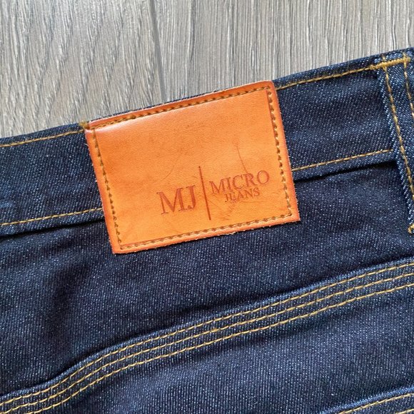 NWOT Relaxed Fit Dark Blue Jeans - Picture 9 of 9